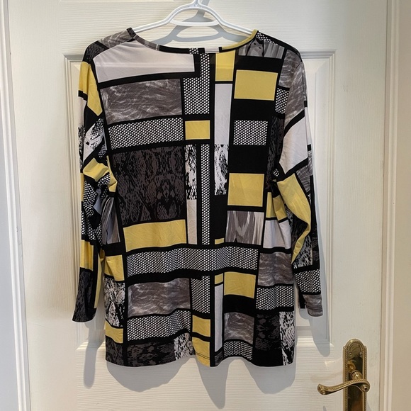 Long sleeved patterned top - Picture 4 of 4